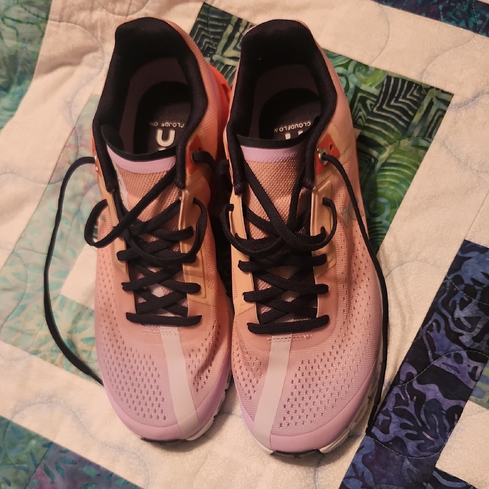 Like New! On Cloud Women's Pink Ombre Running Shoes